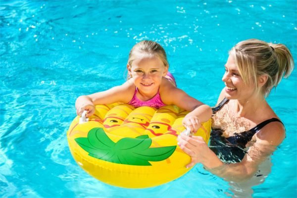 ⁦فرشة سباحة اطفال نفخ ركوب أناناس مع مسكات يد 84×56سم⁩ - الصورة ⁦3⁩